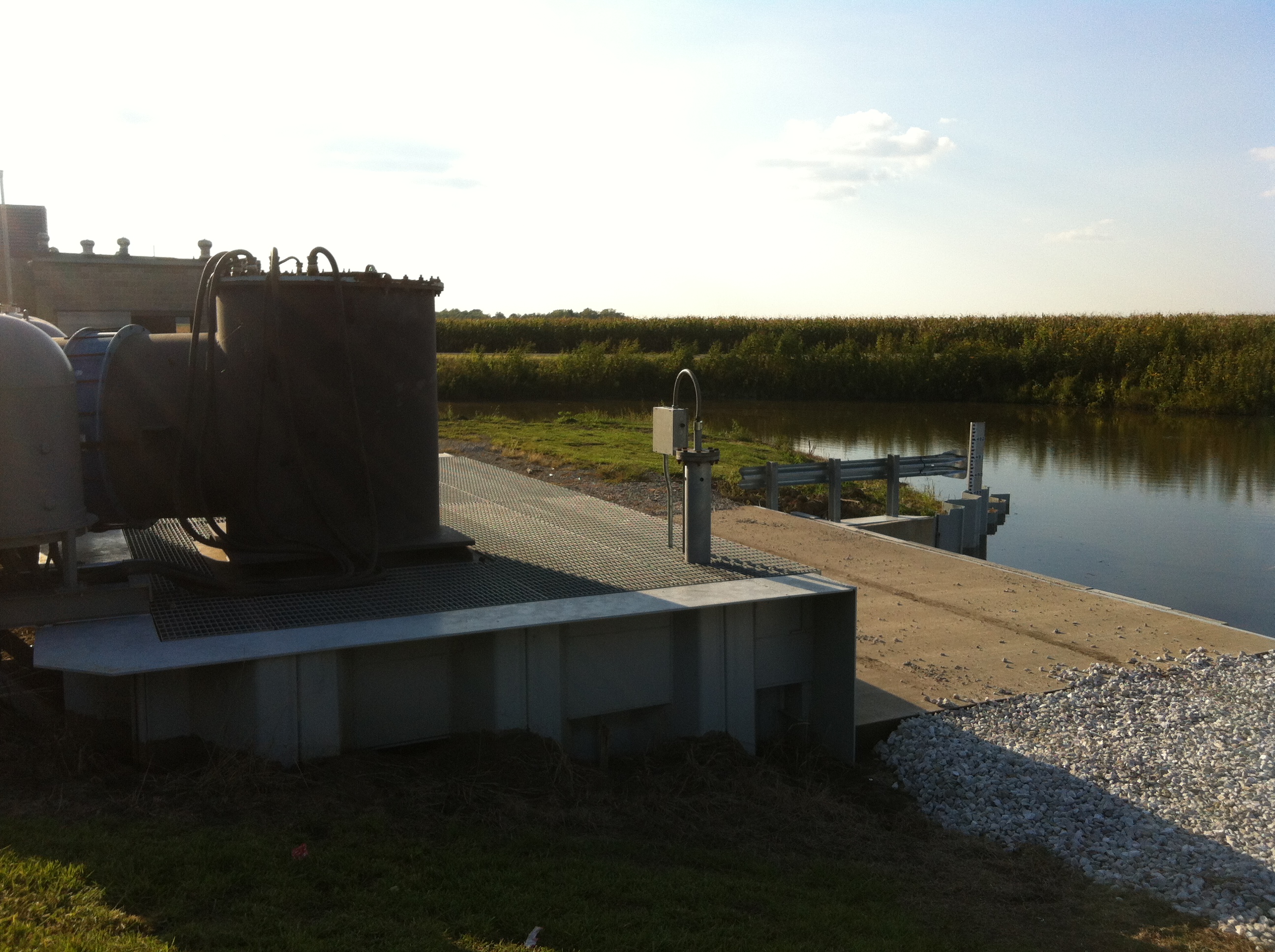 Experience of using Keller sensors in rivers and ditches for dam monitoring Experience of using Keller sensors in rivers and ditches for dam monitoring